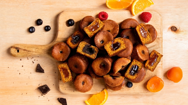 Mini-nonnettes with blackcurrant filling